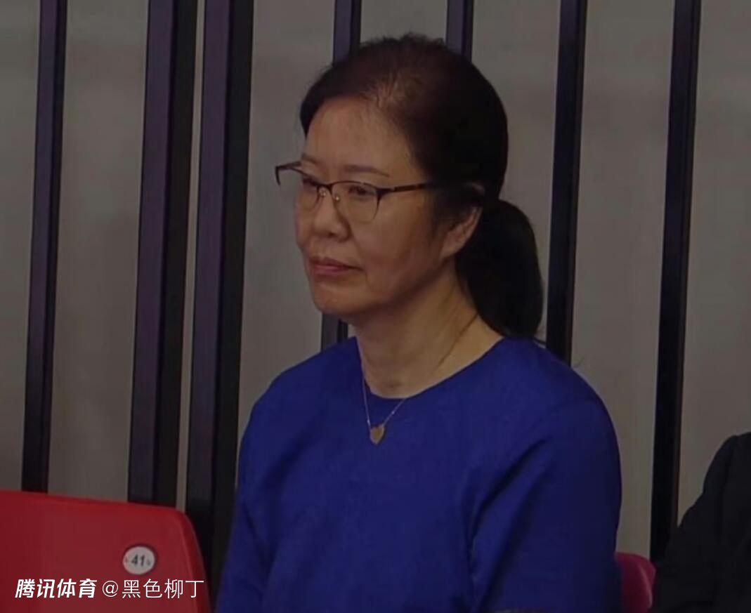 《王的盛宴》选择了一个怪异的视角，经由过程老年末年刘邦哆嗦的回想，还原了秦末汉初那段缭乱的汗青，此中人物特点较着，描绘的最好的，应当就是秦岚演的吕雉，固然不乏有黑刘邦的嫌疑，下面仍是从人物来点评吧。